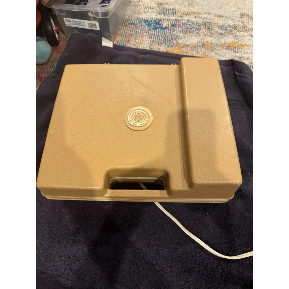 VINTAGE 1978 FISHER-PRICE PORTABLE RECORD PLAYER TURNTABLE CASE – TESTED WORKS